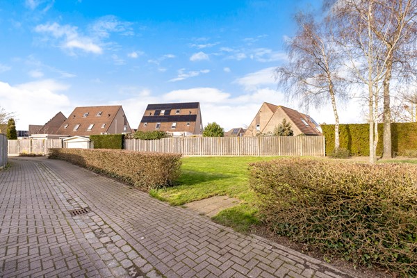 Foto - Te koop:  Verzorgde tussenwoning in Fijnaart!